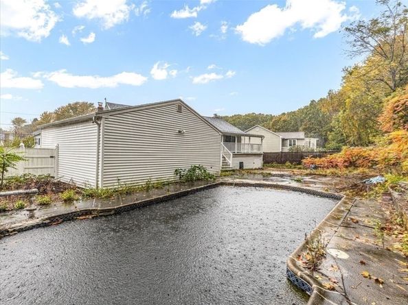 109 Merryknoll Road, Weymouth MA 02191