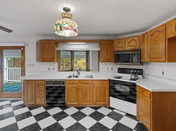 109 Merryknoll Road, Weymouth MA 02191