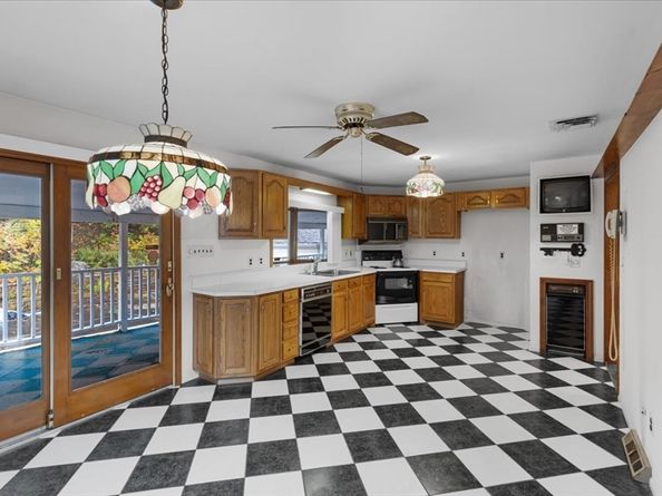 109 Merryknoll Road, Weymouth MA 02191