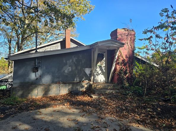 56 Lake Sargent Dr, Leicester MA 01524