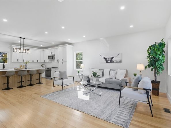 20 Pine Hill Rd, Lynnfield MA 01940