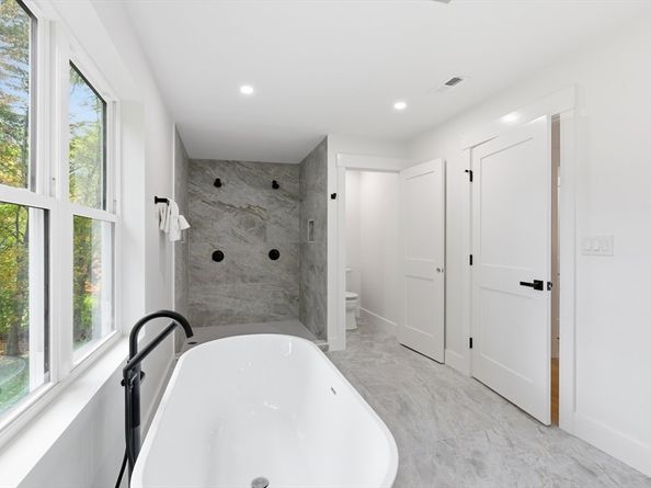 20 Pine Hill Rd, Lynnfield MA 01940