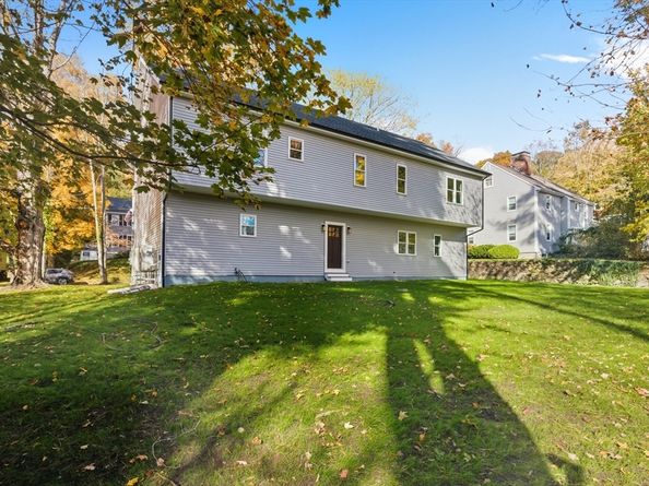 20 Pine Hill Rd, Lynnfield MA 01940