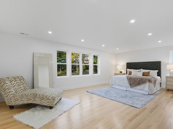 20 Pine Hill Rd, Lynnfield MA 01940