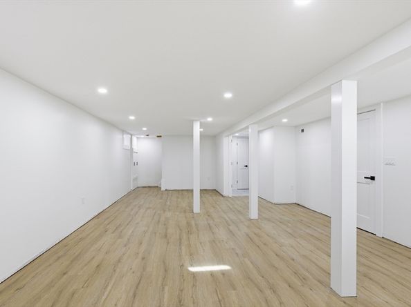 20 Pine Hill Rd, Lynnfield MA 01940