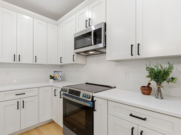 20 Pine Hill Rd, Lynnfield MA 01940