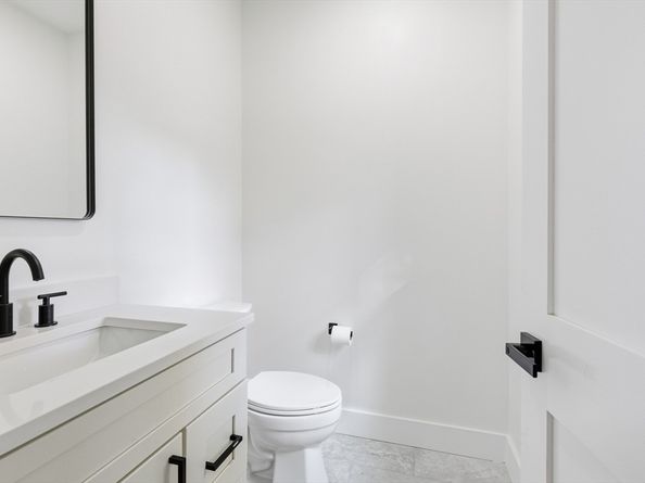 20 Pine Hill Rd, Lynnfield MA 01940