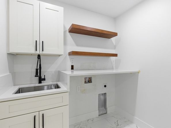 20 Pine Hill Rd, Lynnfield MA 01940