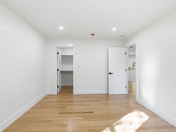 20 Pine Hill Rd, Lynnfield MA 01940