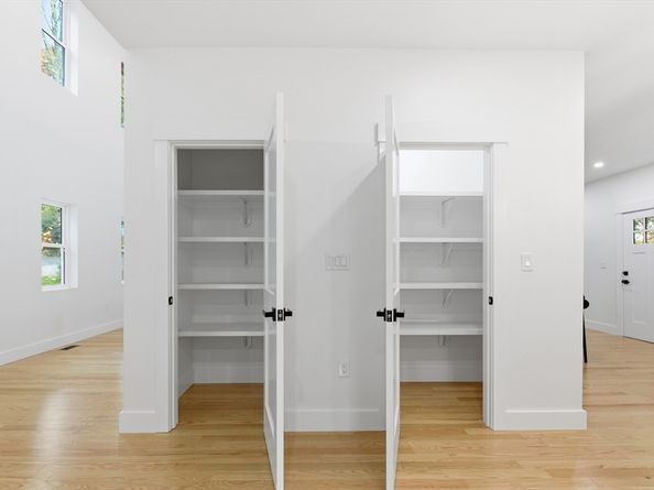 20 Pine Hill Rd, Lynnfield MA 01940