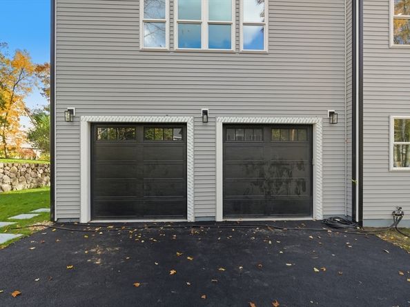 20 Pine Hill Rd, Lynnfield MA 01940