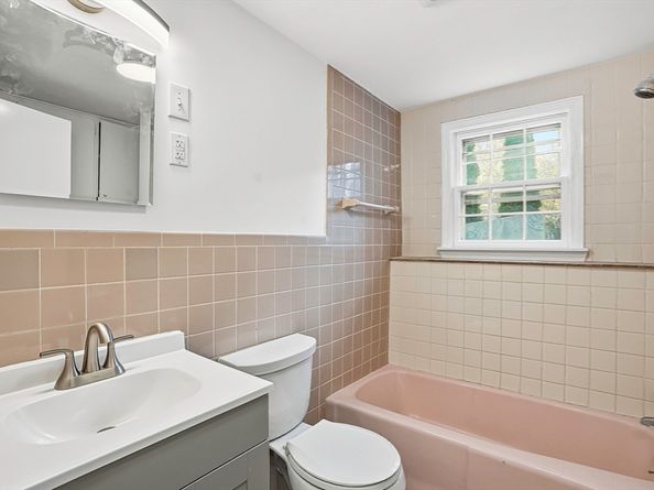 45 Daytona Ave, Framingham MA 01702