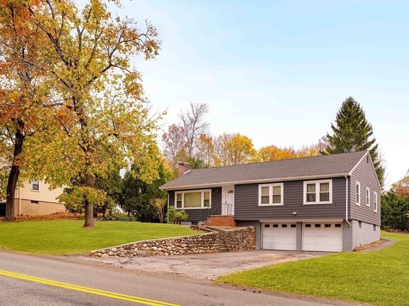 97 Macarthur Rd, Stoneham MA 02180