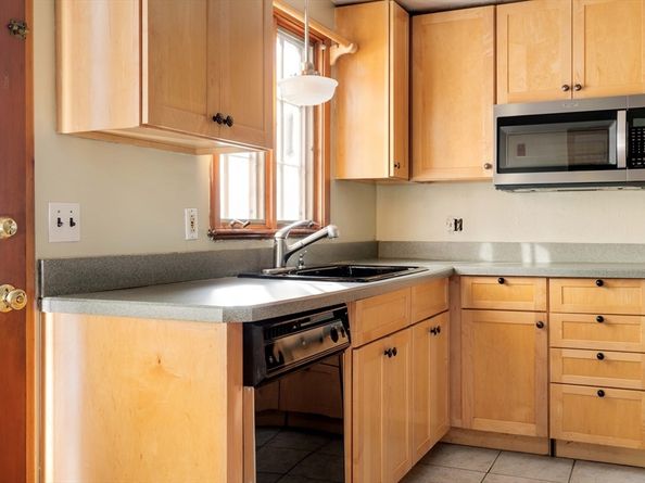 97 Macarthur Rd, Stoneham MA 02180