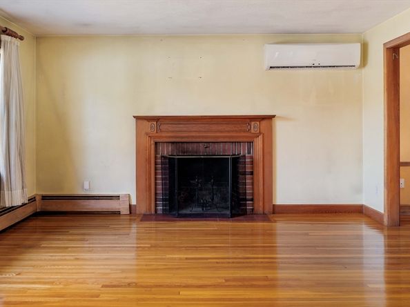 97 Macarthur Rd, Stoneham MA 02180