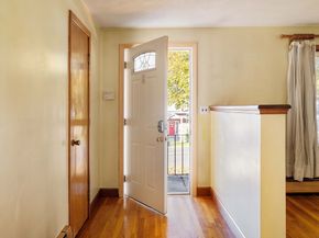 97 Macarthur Rd, Stoneham MA 02180