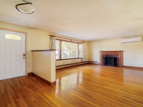 97 Macarthur Rd, Stoneham MA 02180