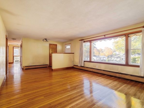 97 Macarthur Rd, Stoneham MA 02180