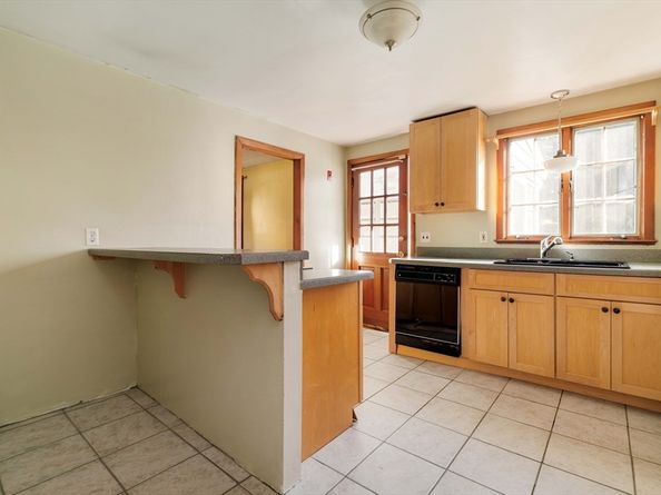 97 Macarthur Rd, Stoneham MA 02180