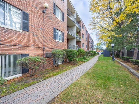 220 Essex St 1, Melrose MA 02176