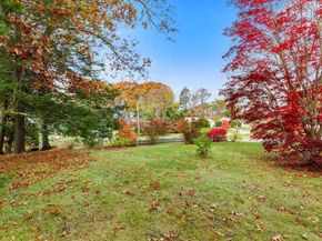 1 Red Coach Road, Hamilton MA 01982