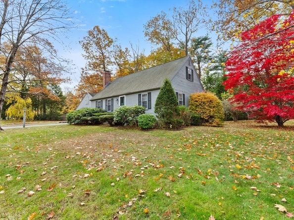 1 Red Coach Road, Hamilton MA 01982