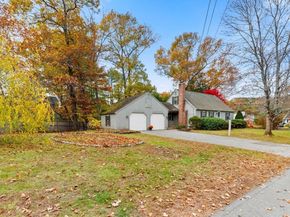 1 Red Coach Road, Hamilton MA 01982