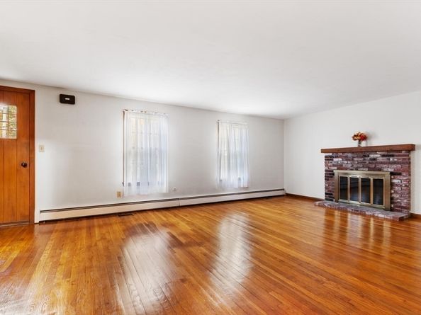 1 Red Coach Road, Hamilton MA 01982