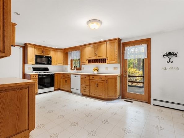 1 Red Coach Road, Hamilton MA 01982