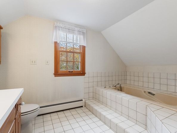 1 Red Coach Road, Hamilton MA 01982