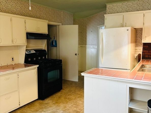 30 Valley St, Webster MA 01570