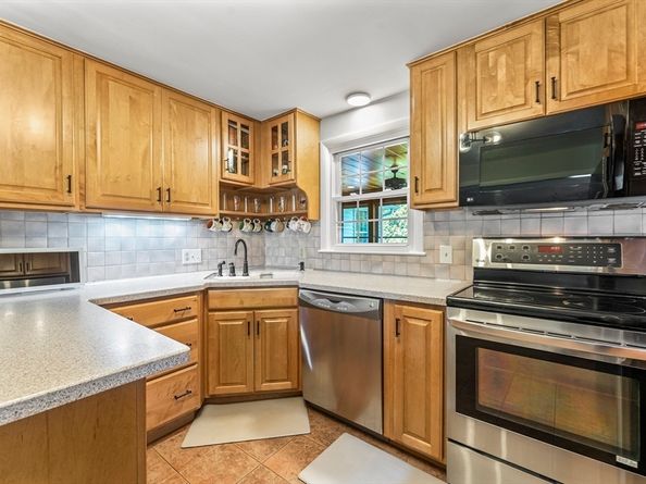 19 Fisher St, Westborough MA 01581