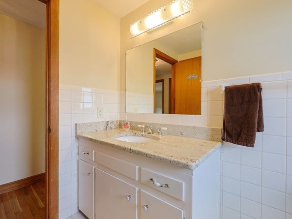57 Beach St, Milford MA 01757