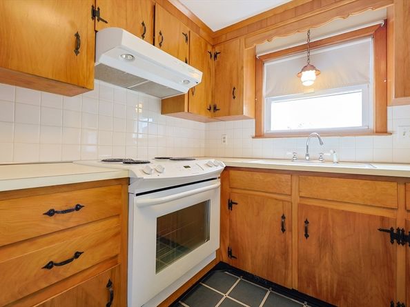 57 Beach St, Milford MA 01757