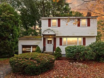 7 Debra Ln