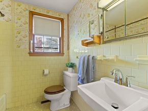 7 Debra Ln, Framingham MA 01701