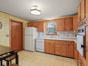 7 Debra Ln, Framingham MA 01701
