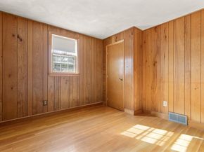 7 Debra Ln, Framingham MA 01701