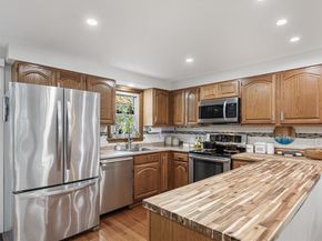 10 Eagle Dr 10, Douglas MA 01516