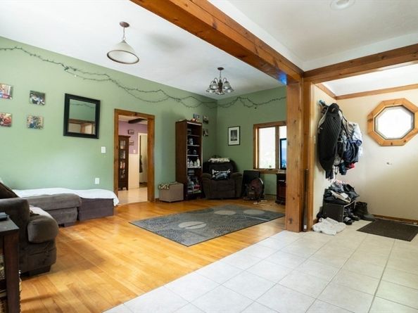 5 Amber St, Worcester MA 01602