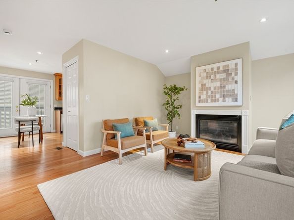 40 Myrtle St 9, Waltham MA 02453