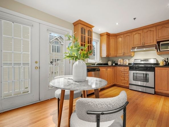 40 Myrtle St 9, Waltham MA 02453