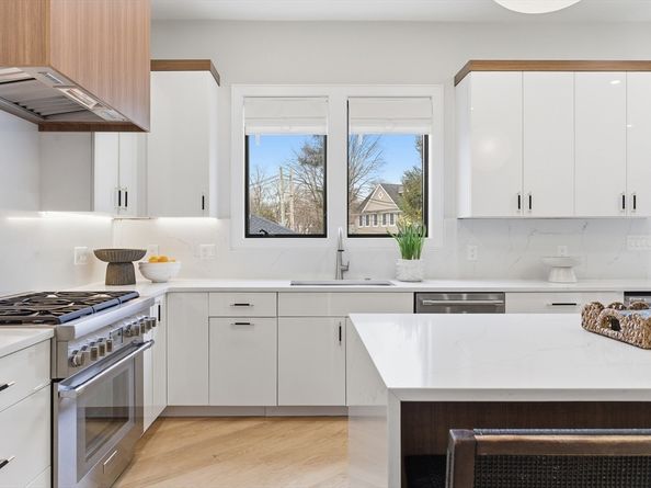 16-18 Josselyn Pl 16, Newton MA 02461