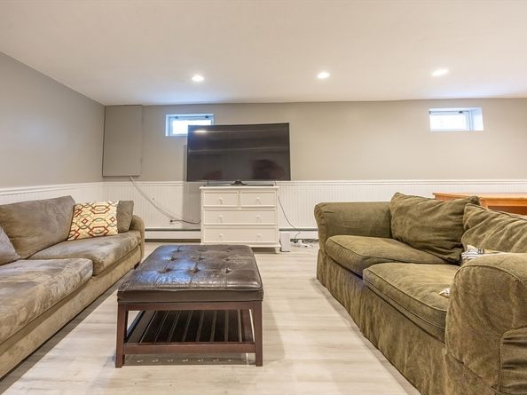 11 Garry Dr, Medfield MA 02052