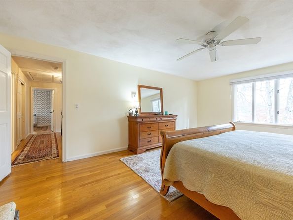 11 Garry Dr, Medfield MA 02052