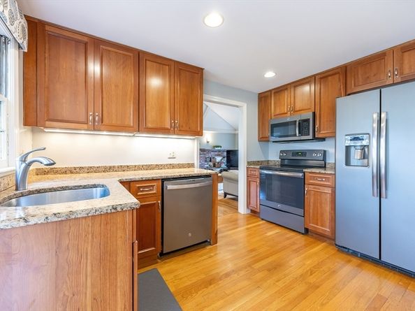 11 Garry Dr, Medfield MA 02052