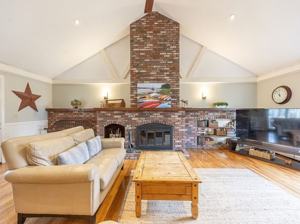 11 Garry Dr, Medfield MA 02052