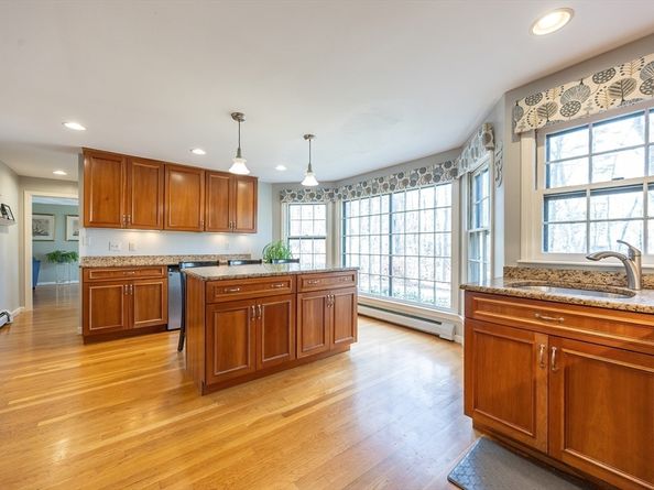 11 Garry Dr, Medfield MA 02052