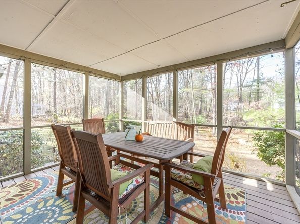 11 Garry Dr, Medfield MA 02052