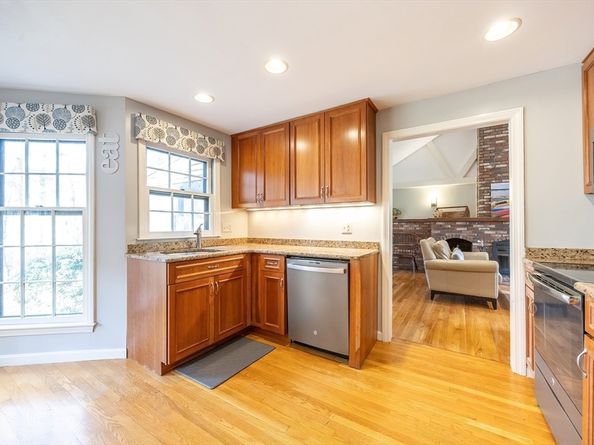 11 Garry Dr, Medfield MA 02052